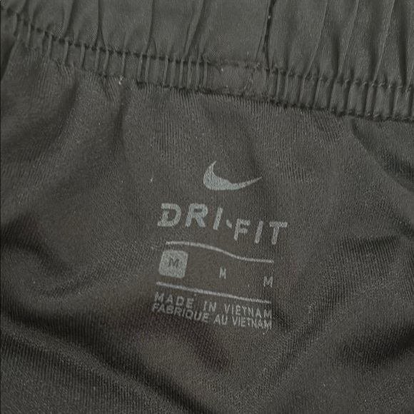 Nike Black Athletic Shorts Lightweight Elastic Waist - Picture 2 of 3